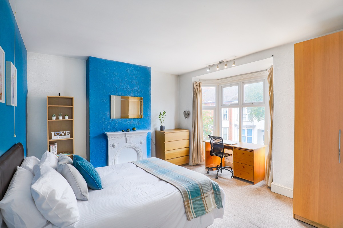 property to rent west street bedroom