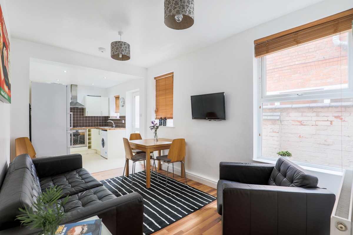 property to rent barclay street living room