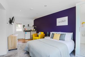 bedroom and kitchenet mona road rental